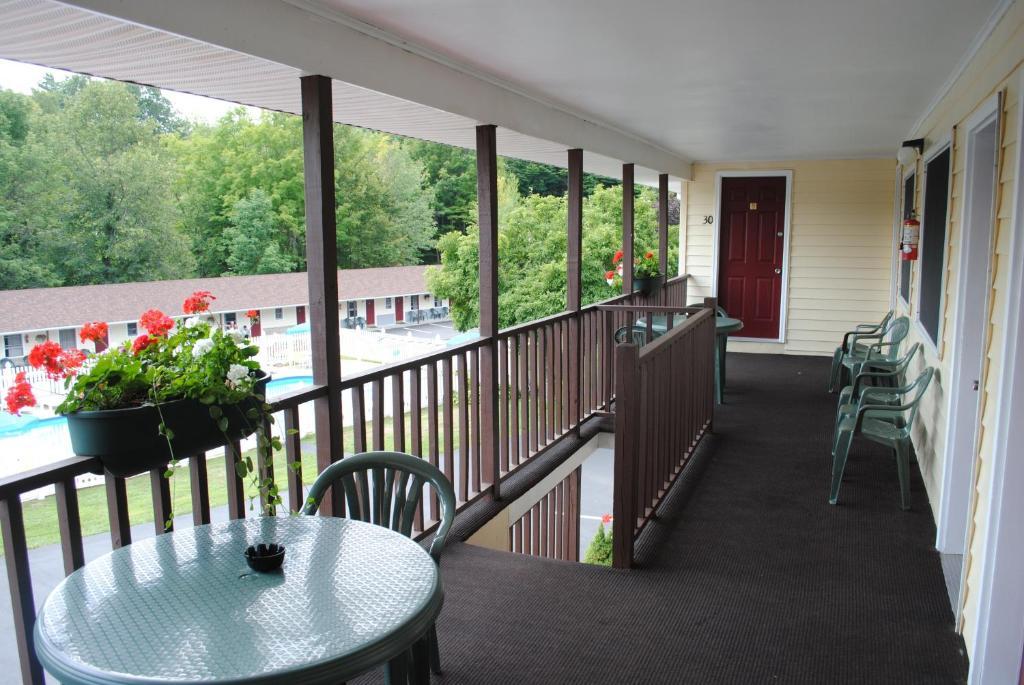 Fran Cove Motel Lake George Exterior photo